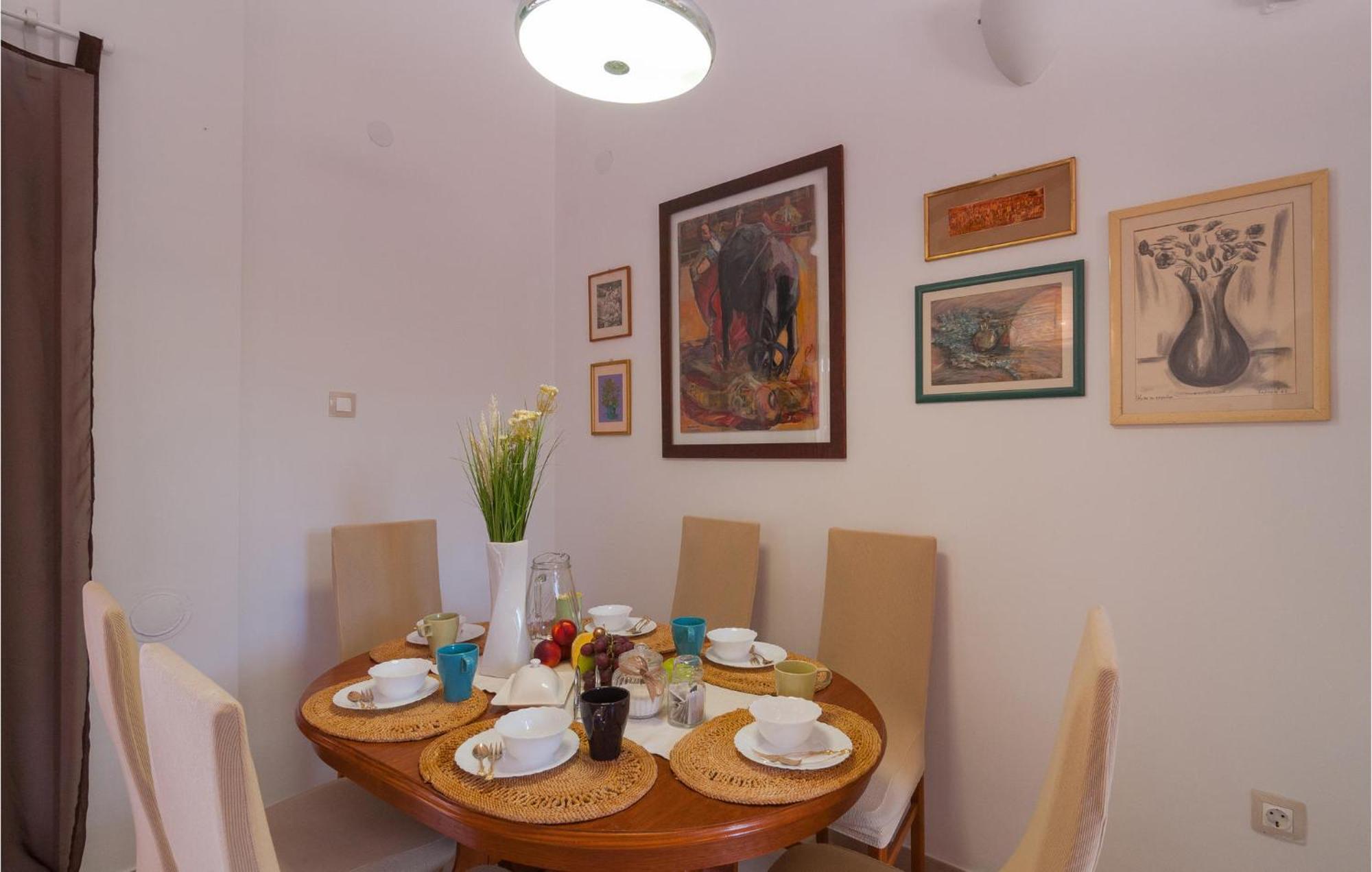 Cozy Home In Mudri Dolac With Kitchen Basina ภายนอก รูปภาพ