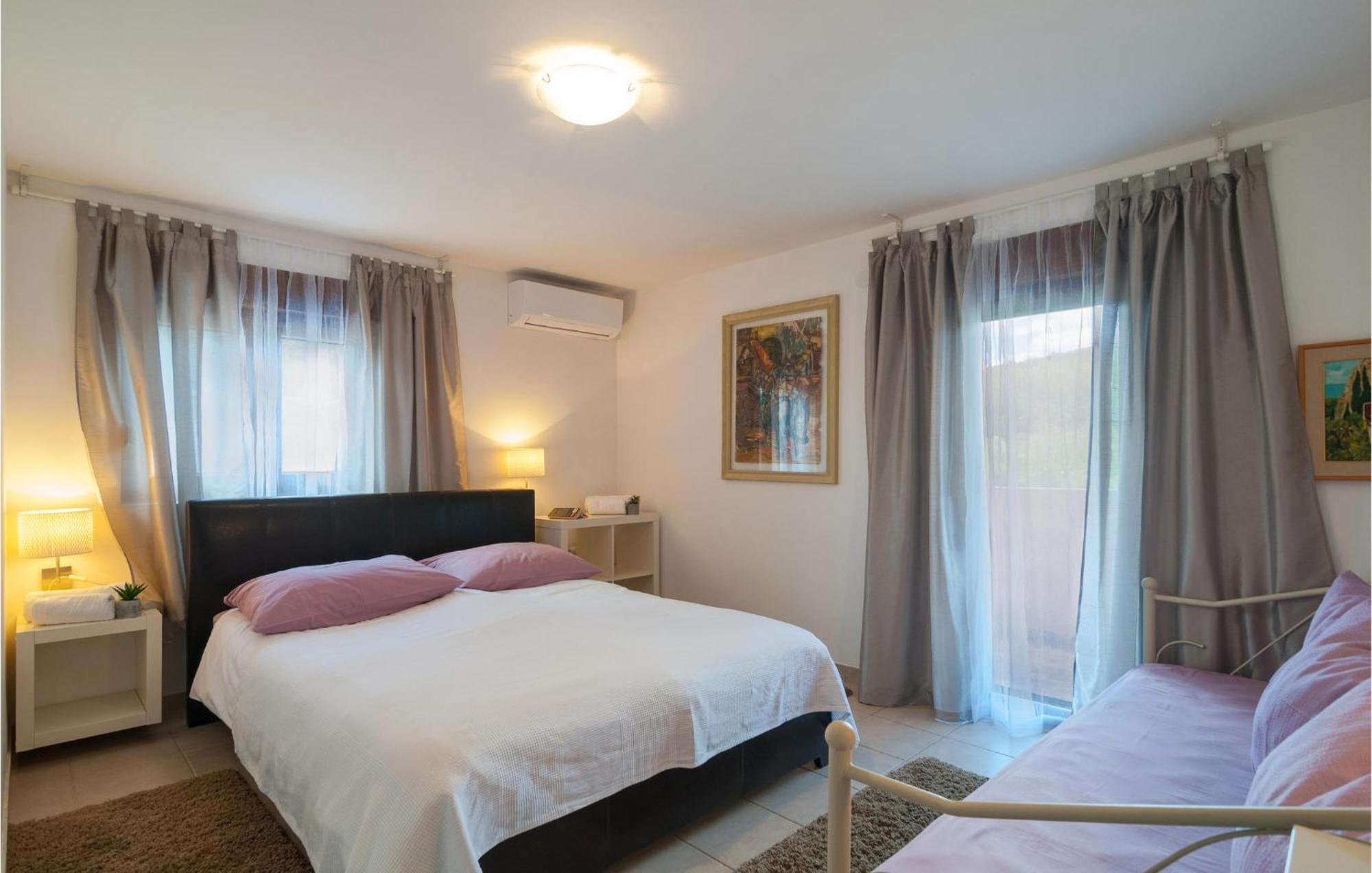 Cozy Home In Mudri Dolac With Kitchen Basina ภายนอก รูปภาพ
