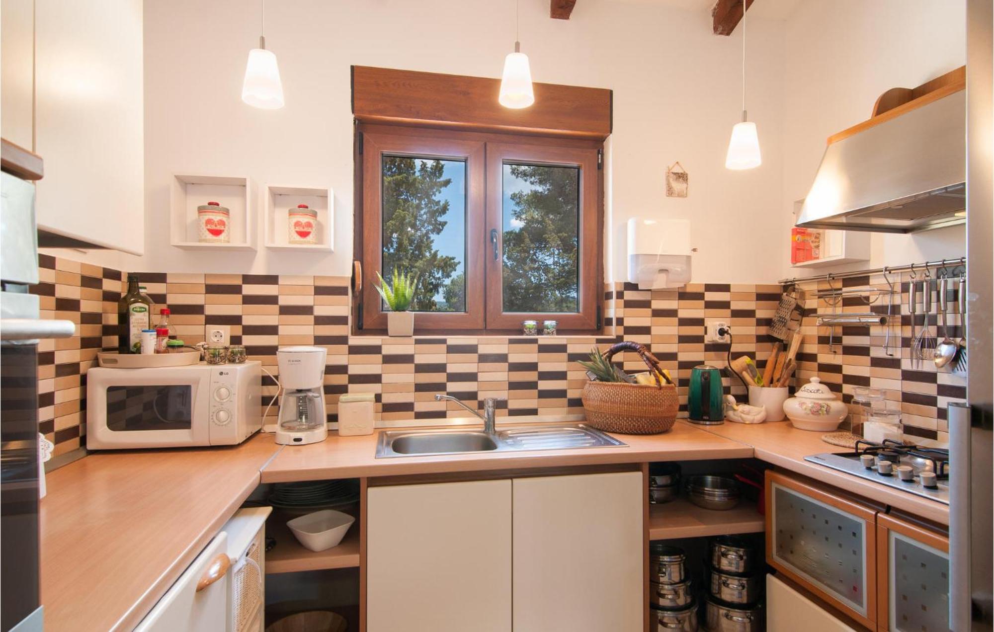 Cozy Home In Mudri Dolac With Kitchen Basina ภายนอก รูปภาพ