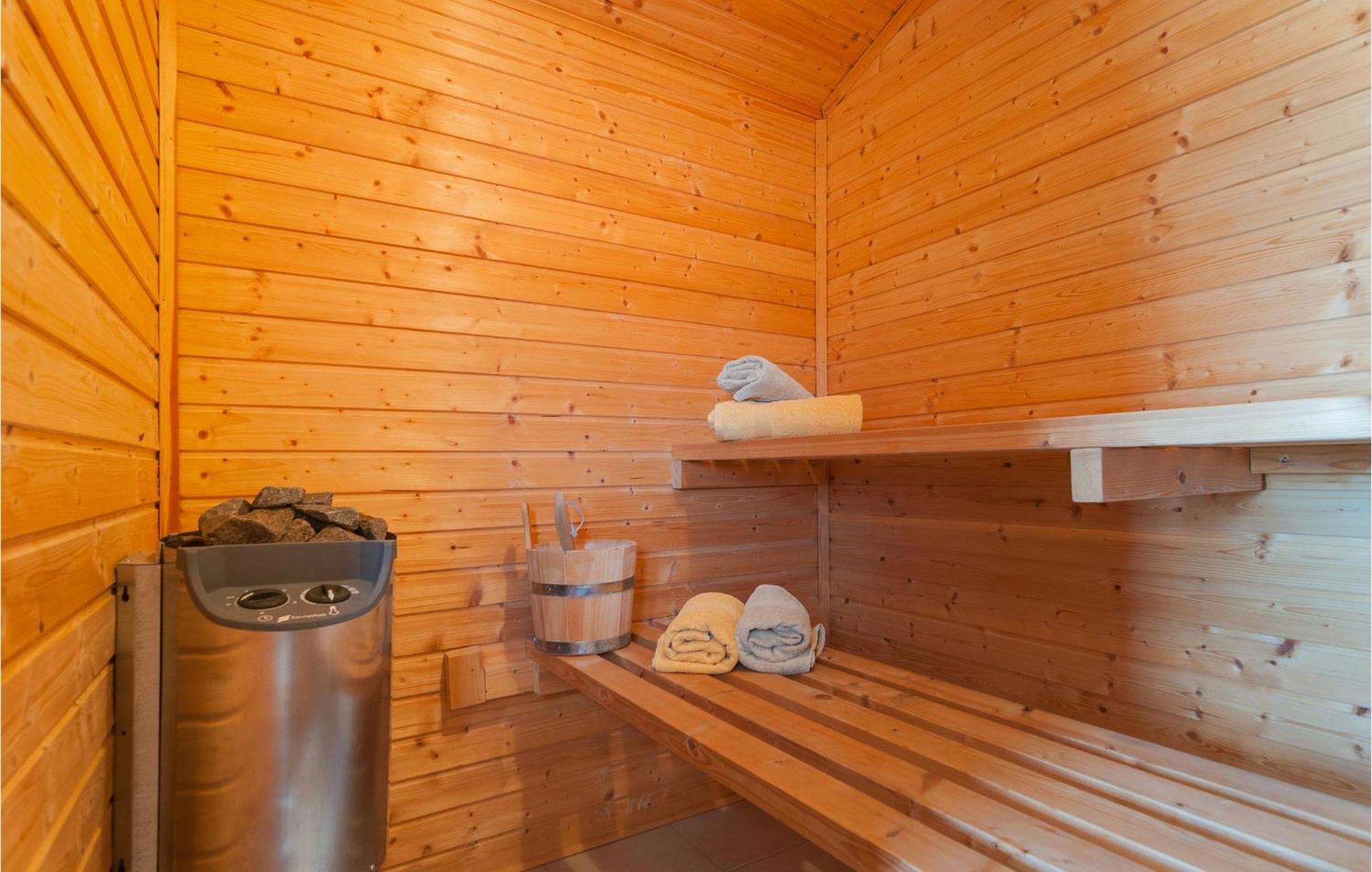 Cozy Home In Mudri Dolac With Kitchen Basina ภายนอก รูปภาพ