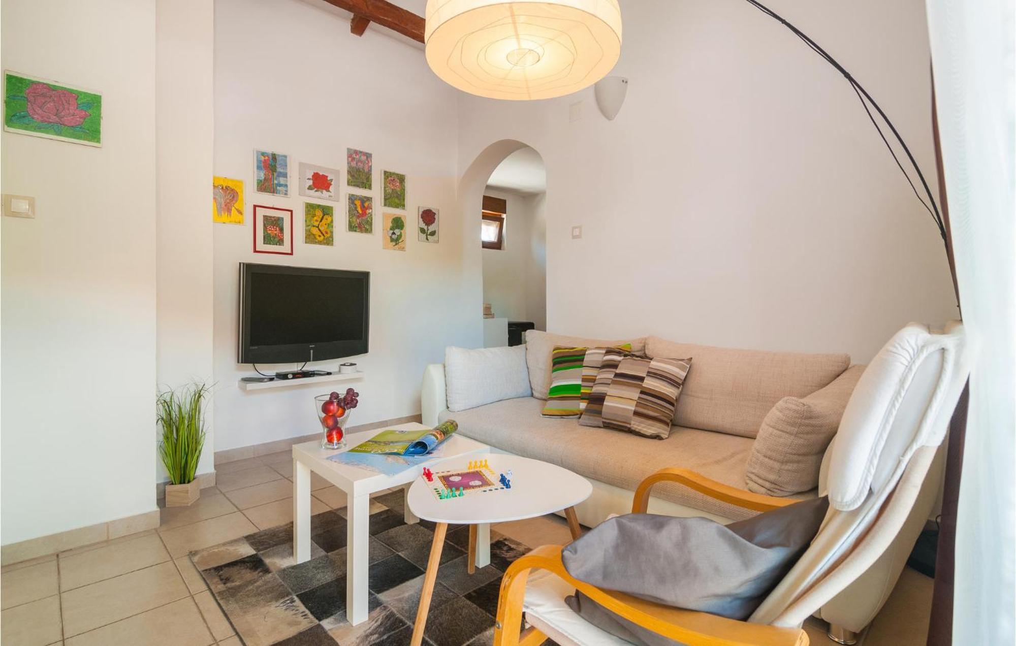 Cozy Home In Mudri Dolac With Kitchen Basina ภายนอก รูปภาพ